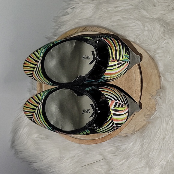 AK Anne Klein Sport AKTRU tropical closed toe wedge womens size 9M - Picture 6 of 13